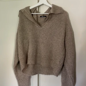 Stickad tröja  - St M, använd typ 1 gång🤎