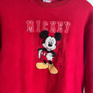 Mickey mousse tröja - Köpt secondhand till en fest som jag blev för sjuk för att gå på. Så aldrig använd av mig 