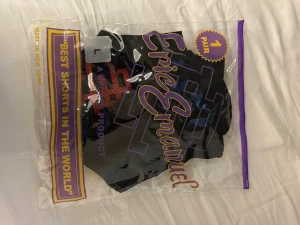 Eric Emanuel - Säljer Eric Emanuel shorts Väldigt billigt pris Helt oanvända Kan mötas upp men kan posta Pris kan sänkas vid snabb affär  Storlek L