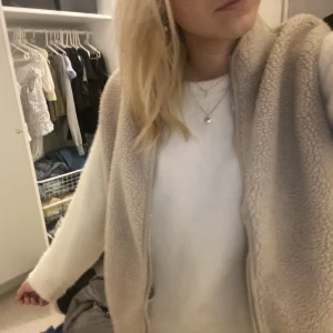 Teddy väst  - Teddy väst, nästan aldrig använt. 