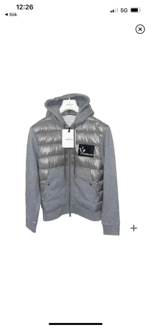 Moncler cardigan - Moncler cardigan i storlek L fits M. Cond 9/10. 4500kr