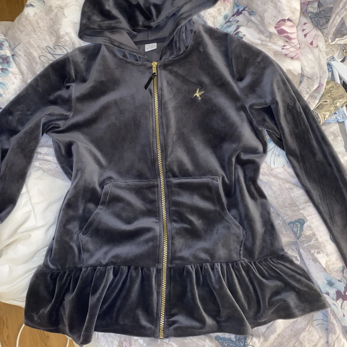 Zip hoodie med volang - 90