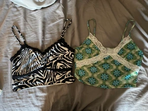 Topp - Säljer dessa två topparna för 50kr tillsammans. De är i helt okej skick👍🥰