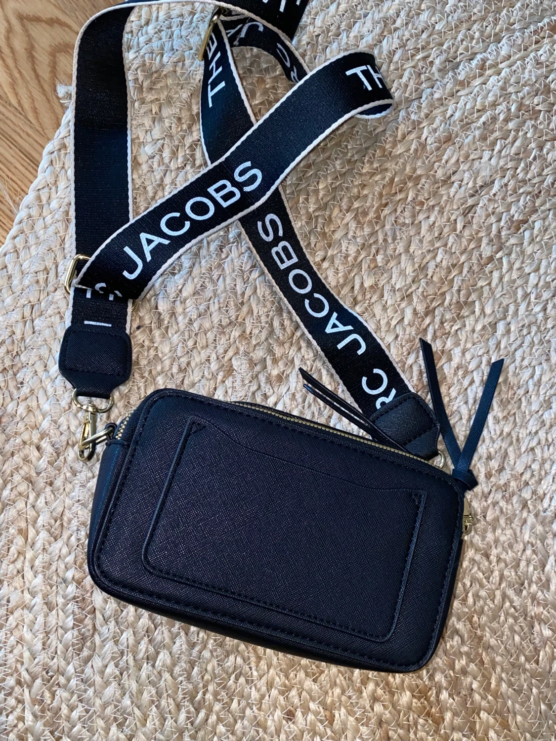 Svart axelremsväska - 90