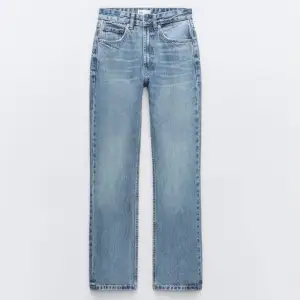 I nyskick köpta för ett år sedan typ för 4-500kr. Oversized mom jeans.