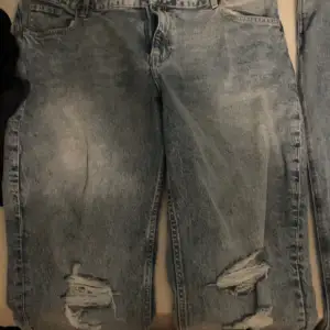 väldigt sköna jeans, har då tröttnat på de. köpt för 550 säljer för 200 + frakt 