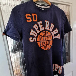 T-shirt - Tisha med tryck, i fint skick!