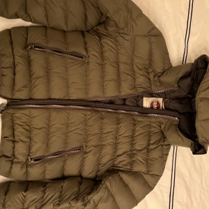 Jacka - Haft i 1 år sparsamt använd