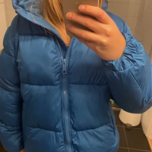 Hm jacka - Nu säljer jag min populära HM jacka. Den har Inga, skador och är i storleken s. Kontakta mig vid frågor💕