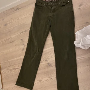 Burberry jeans - Säljer mina burberry jeans dem är för stora för mig nu och behöver bli av med den original pris 1500kr 