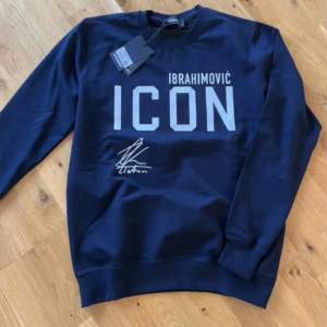 Säljer nu en Zlatan Ibrahimovic X Dsq2 sweatshirt. Oanvänd inte ens testad. Storlek M. 1:1 i grymt bra kvalite. 