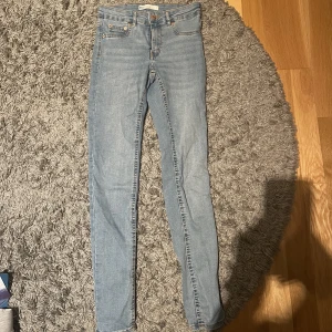Molly jeans  - Molly jeans nyskick 