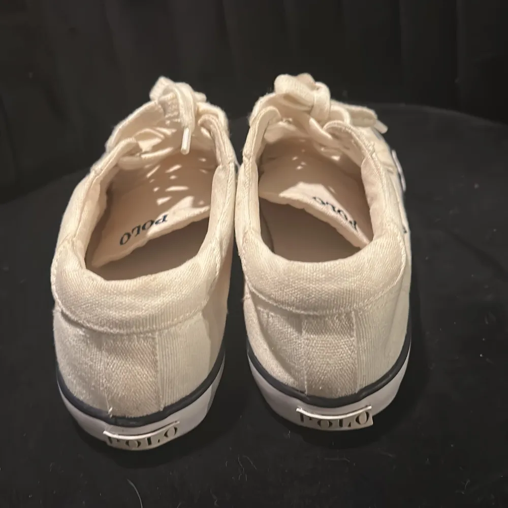 polo skor som jag inte använder så ofta, lite smutsiga mer det går att tvätta. Skor.