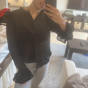 Genomskinlig skjorta  - Jätte fint skick!