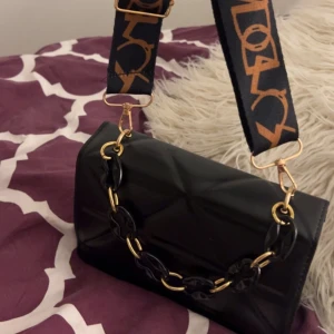 Väska  - Helt ny , priset kan diskuteras vid snabb affär 