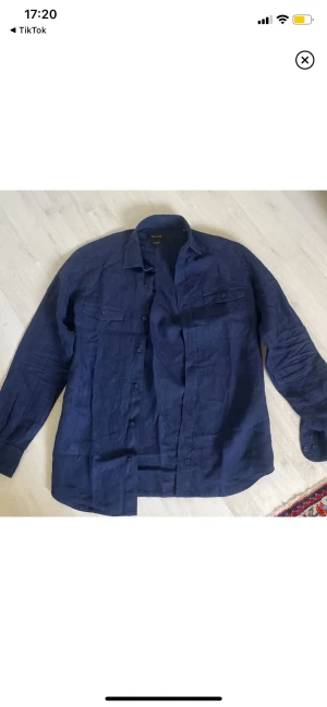 Skjorta - Linneskjorta från Massimo Dutti. Storlek S (sitter som S/M).