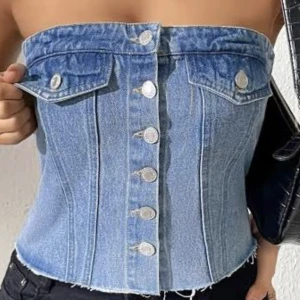 Jeans topp - Jeanstopp från zara i gott skick, pris kan diskuteras vid snabb affär, lägg gärna prisförslag! 