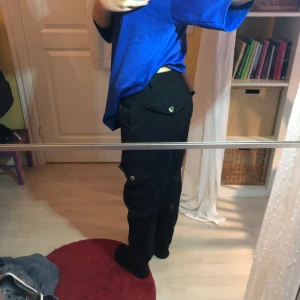 Kargo pants - Svarta middle waist kargo byxor