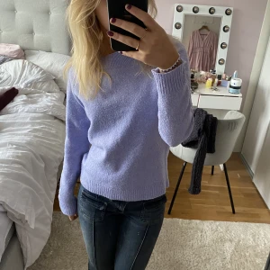 Super fin ljusblå stickad tröja❤️ - Jätte fin ljusblå stickad tröja från vero moda. Den är lite noppig men annars i fint skick❤️