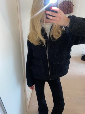 Kort kappa - Så sjukt snygg jacka/ kort kappa från märket these glory days❤️ nästan aldrig använd 