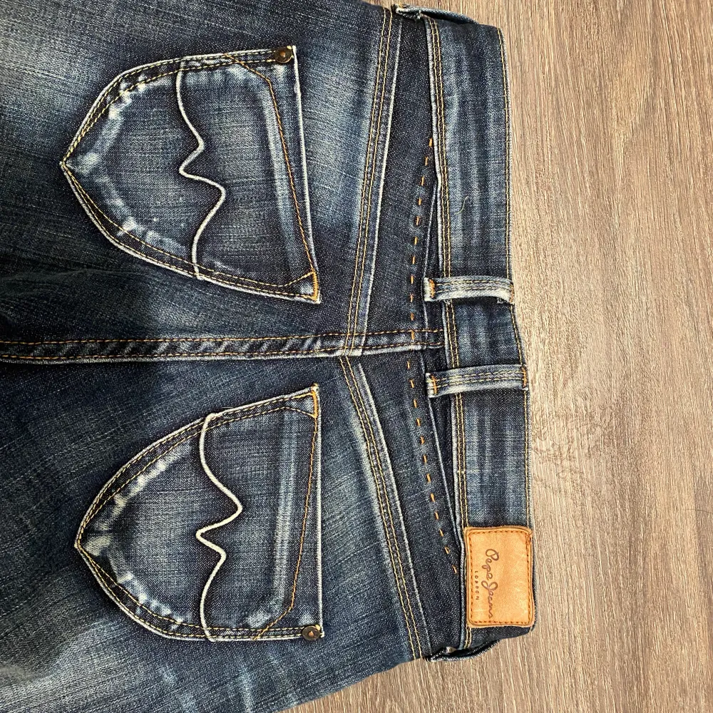 Säljer mina super fina jeans, waist 24, inseam 32!💕 Slut i alla storlekar på Zalando!💗. Jeans & Byxor.