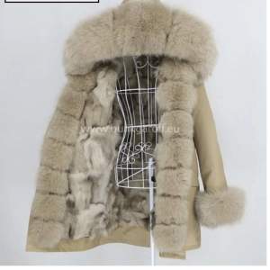 Nästan som ny och sälj pga att har köpt nya jackor  Ordinarie pris :6000 kr  