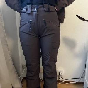Termobyxor/skidbyxor - Termobyxor i fint skick. Finns även matchande jacka, se min andra annons. 
