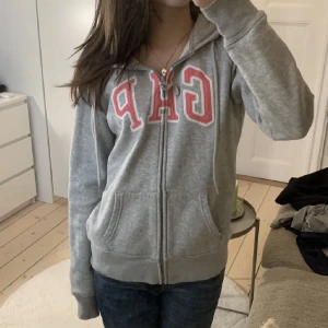 GAP Hoodie - Så snygg GAP hoodie 🩶🩷