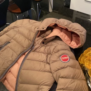 colmar jacka  - En snygg beige colmar jacka i storlek 11-13 år 