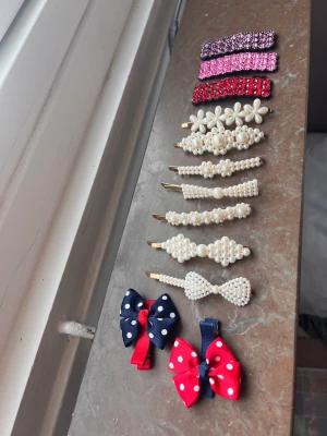 14 st hårspännen - Jättefina, oanvända. Priset gäller alla 14