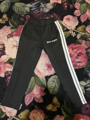 Palm angles byxor - Haft det på mig 3 gånger men vill sälja det för att de är inte min stil Påse och tagg finns fortfarande