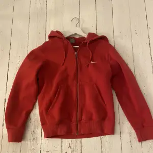Vintage röd Nike hoodie i fint skivk!❤️