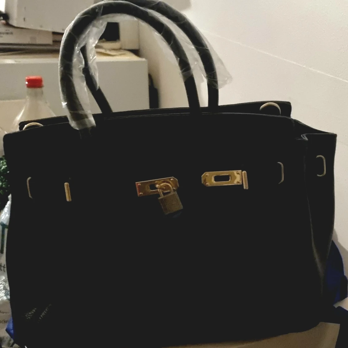 Klassisk Svart mellanstor axelremsväska  - 91