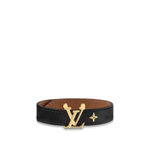 Säljer mitt superfina Louis Vuitton armband som är helt oanvänt, köptes i Köpenhamn förra julen. Nypris 3950, box finns kvar!🫶🏽