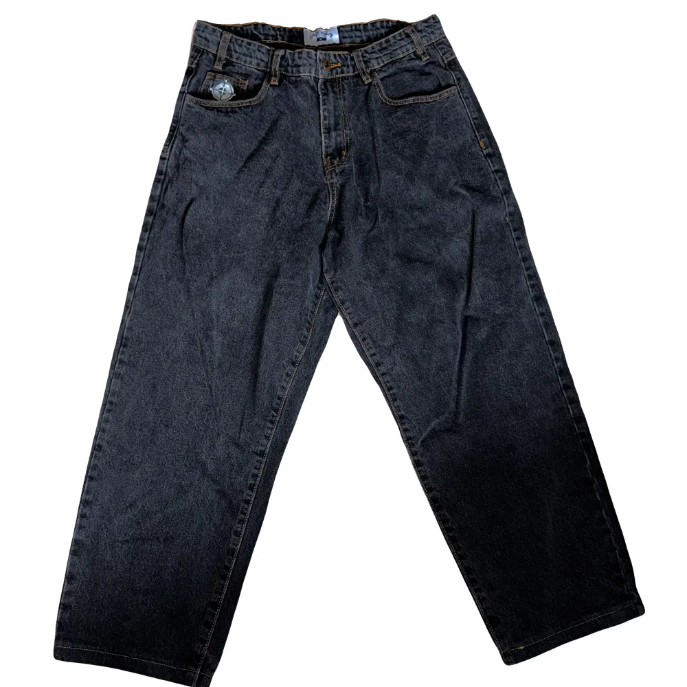 Feta oversized jeans, perfekt billigare alternativ till polar big boys och polar 93. Jeans & Byxor.