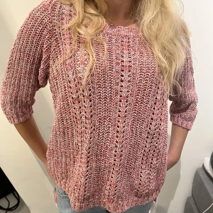 Stickad tröja💕💕 - Superfin trekvartsärmad tröja i röd/vit/rosa färg!!
