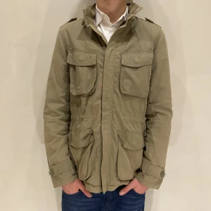 Safarijacka Dcate - Hej! Säljer nu min jacka från Dcate i storlek M, fint skick. Tveka inte på att höra av dig om du har frågor eller funderingar kring varan!