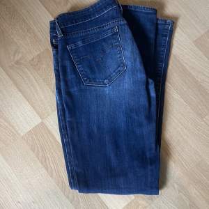 Snygga vintage Levis jeans helt utan defekter💞säljer då de är försmå🫶🏻