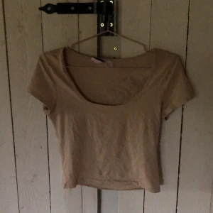 T-shirt  - Beige T-shirt från H&M