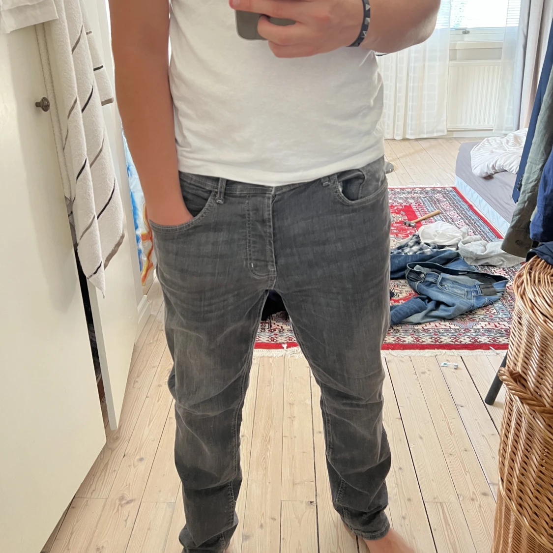 Ljusgrå jeans