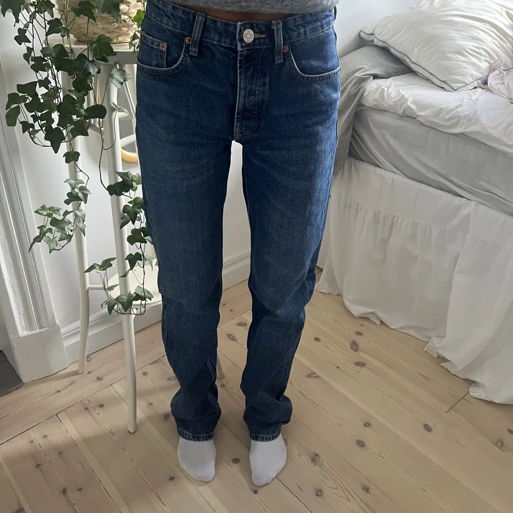 Zara jeans, knappt använda, inga defekter och super sköna . Jeans & Byxor.