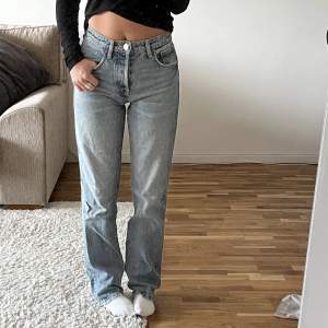 Blå jeans från Zara, storlek 34