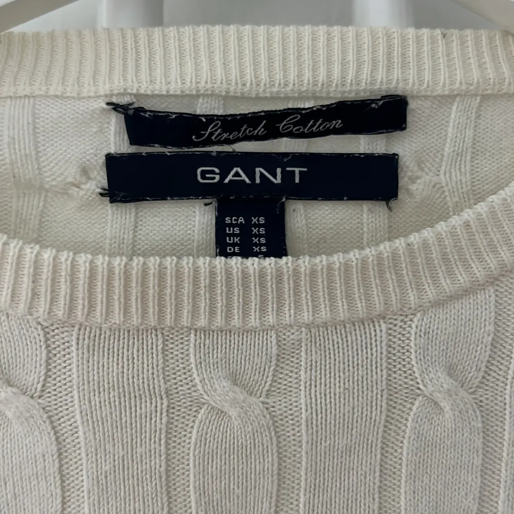 Kabelstickad tröja från Gant i storlek XS. Nypris 1400, men säljer för 475kr. Tröjor & Koftor.