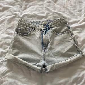 Dagnys shorts från Gina Tricot. Storlek 36. Verkligen en favorit som tyvärr blivi för små. 🥲❤️