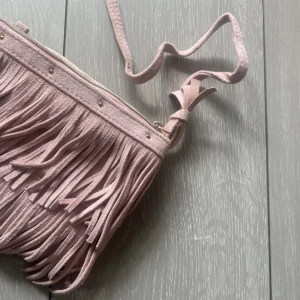 Väska - Så söt väska från h&m, köpt second hand 💖 jätte bra skick