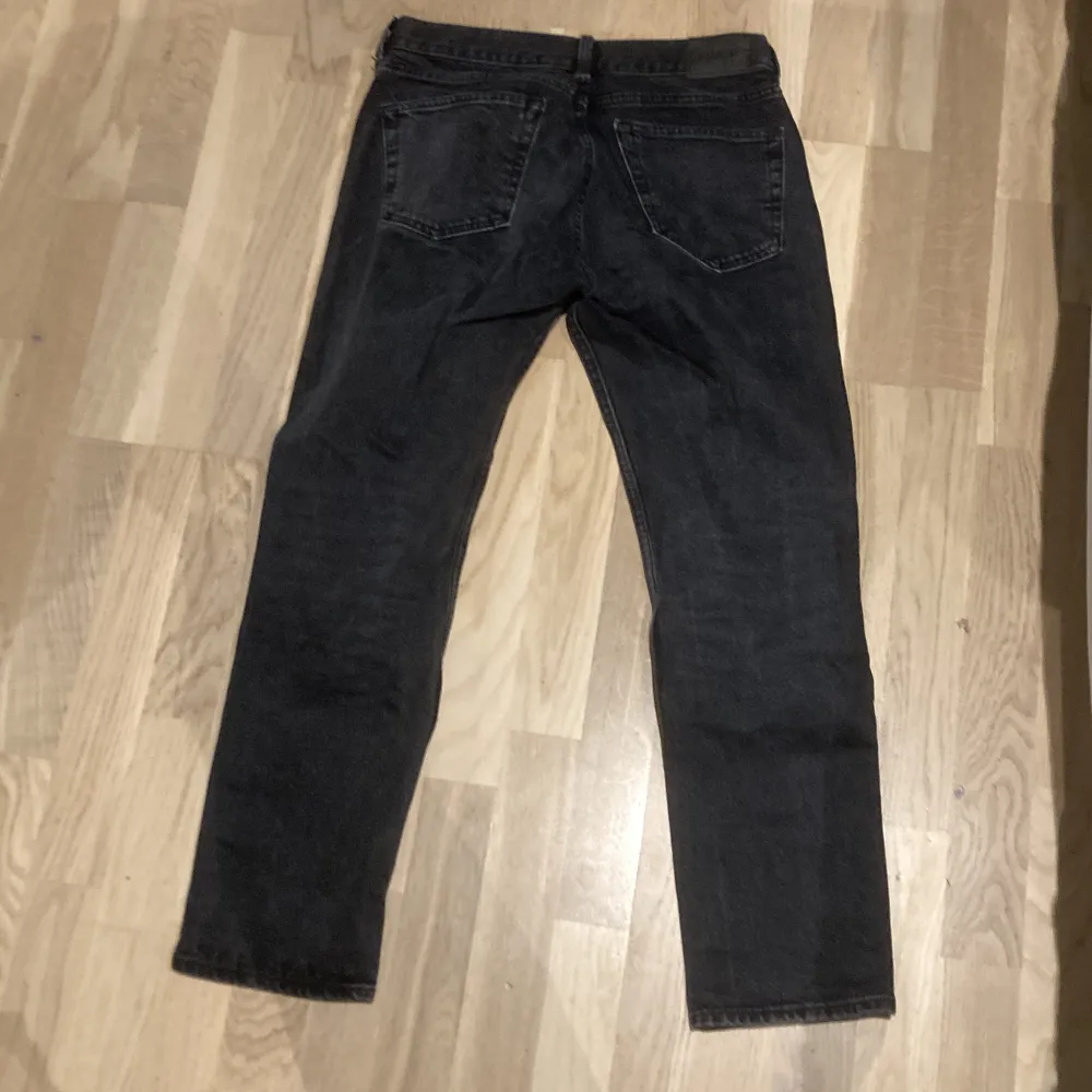 Svarta jeans från weekday. Jeans & Byxor.