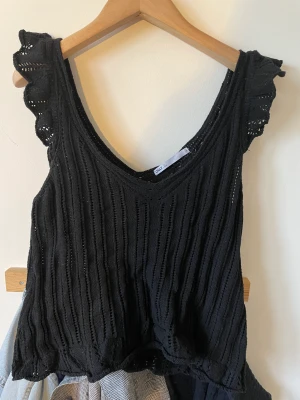 Topp only  - Stickad topp i bra skick 