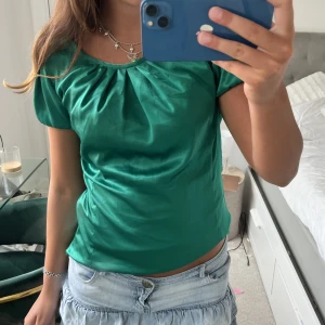 Satin topp!  - Satintopp i en sån snygg färg!