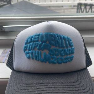 Revenite keps  - Oandvänd keps