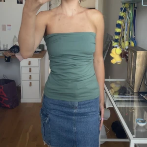 Jeanskjol från BikBok - Söt kort jeanskjol från BikBok med fickor.